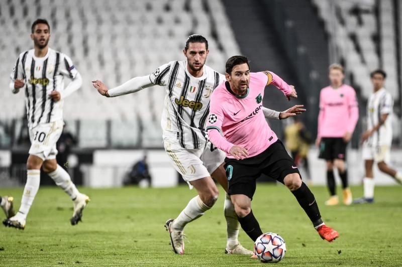 برشلونة يكسب يوفنتوس وينفرد بالصدارة