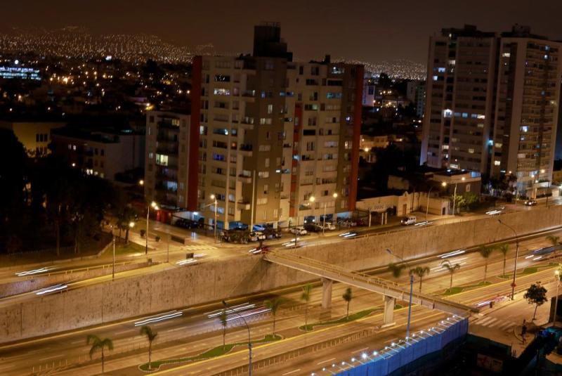 بيرو تمدد قيود كورونا شهرا إضافيا
