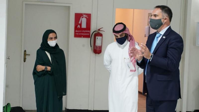 أكاديمية المبارزة النسائية تستقبل عضو الاتحاد الدولي