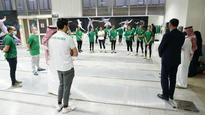 أكاديمية المبارزة النسائية تستقبل عضو الاتحاد الدولي
