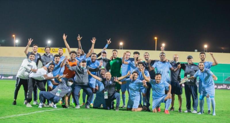 الباطن يقلب الطاولة على الرائد