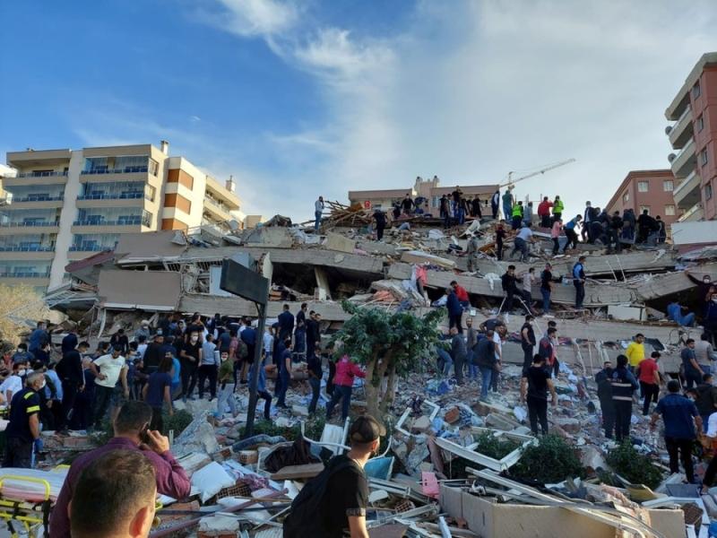 ارتفاع ضحايا 'زلزال أزمير' إلى 12 قتيلا و419 مصابا