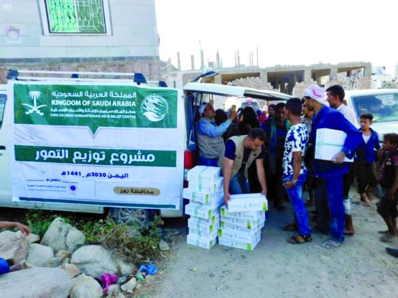 ألف كرتون تمور لنازحي «تعز»