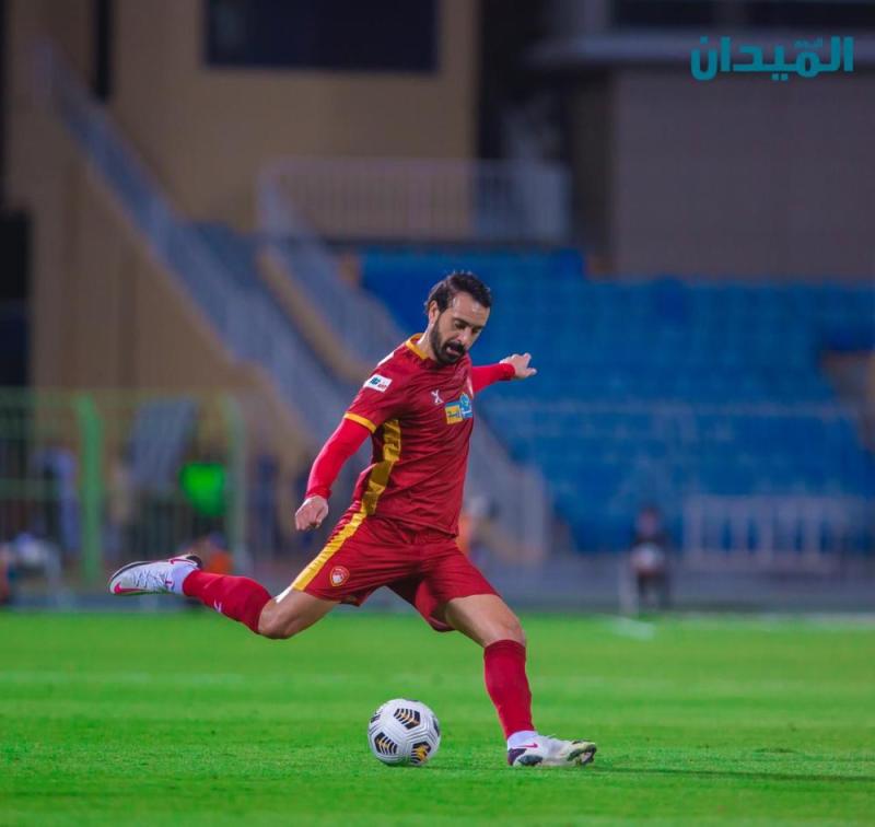بالصور: الهلال يهزم ضمك بثنائية غوميز