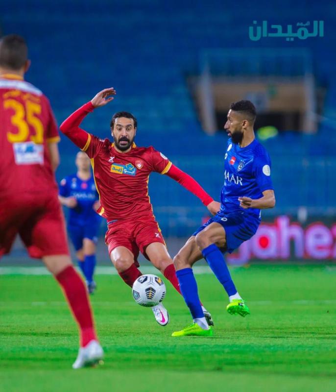 بالصور: الهلال يهزم ضمك بثنائية غوميز