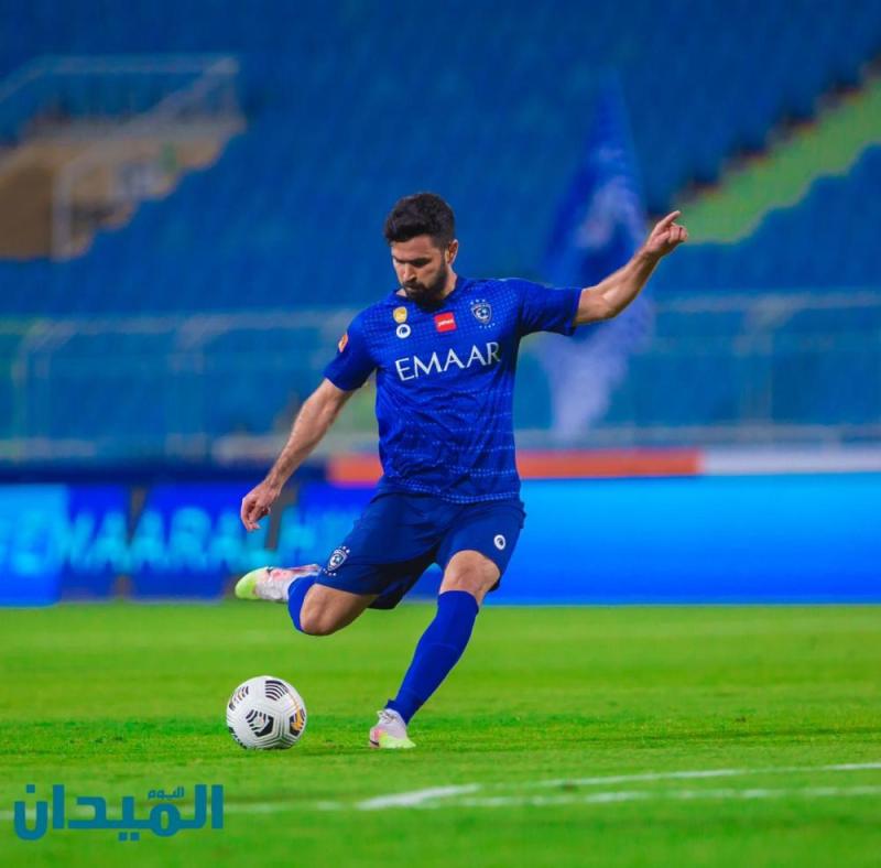 بالصور: الهلال يهزم ضمك بثنائية غوميز