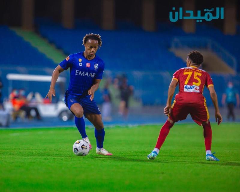 بالصور: الهلال يهزم ضمك بثنائية غوميز