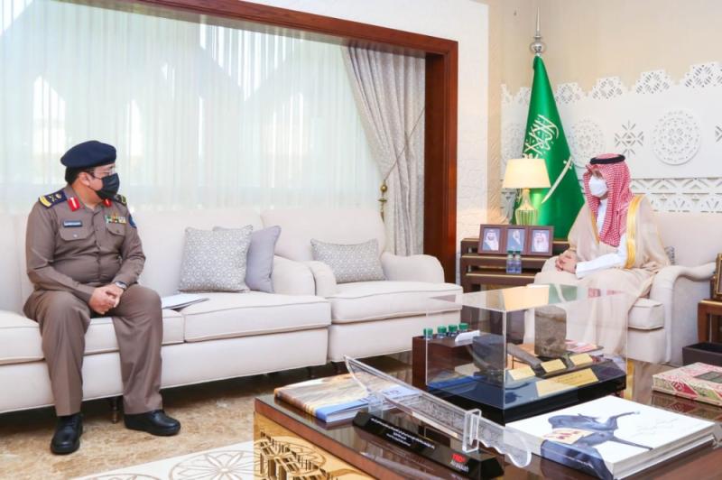 نائب أمير الشرقية ينوه بجهود رجال الدفاع المدني في المنطقة 
