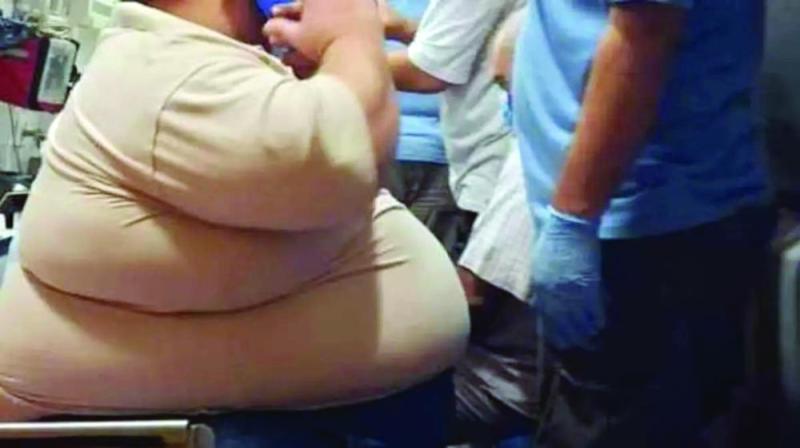 صاحب وزن الـ 300 كيلو: حياتي في خطر