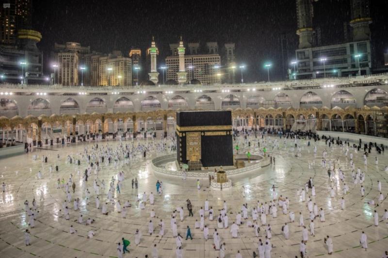 أمطار متوسطة إلى غزيرة على مكة المكرمة
