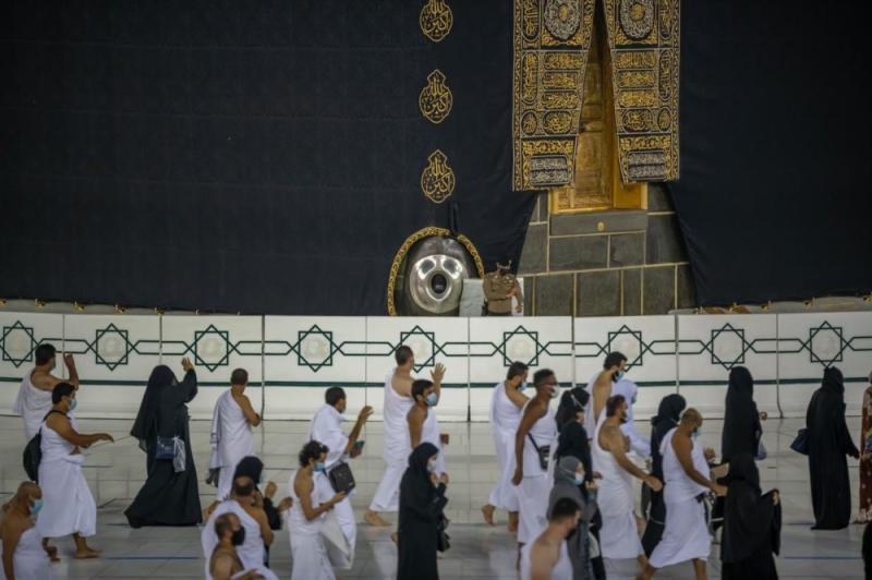 «معتمرو الخارج».. انطلاق رحلة المناسك