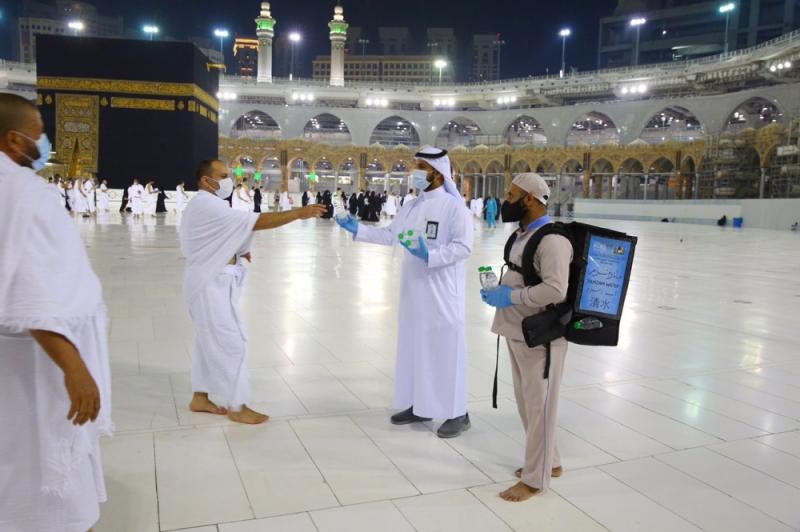 مليون عبوة ماء زمزم لقاصدي المسجد الحرام