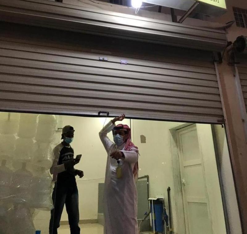 ضبط مصنع مخالف لتعبئة «المحلاة»
