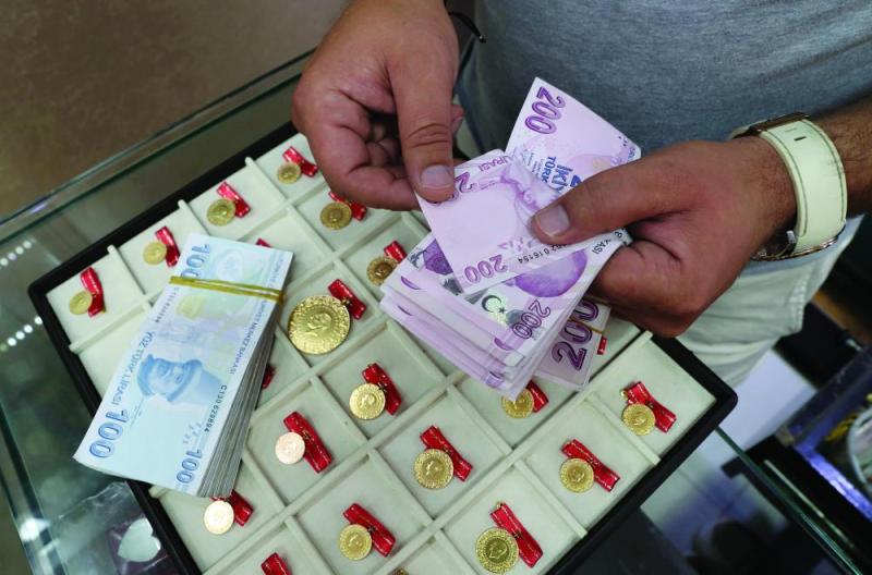 الليرة التركية تواصل تدهورها لليوم العاشر