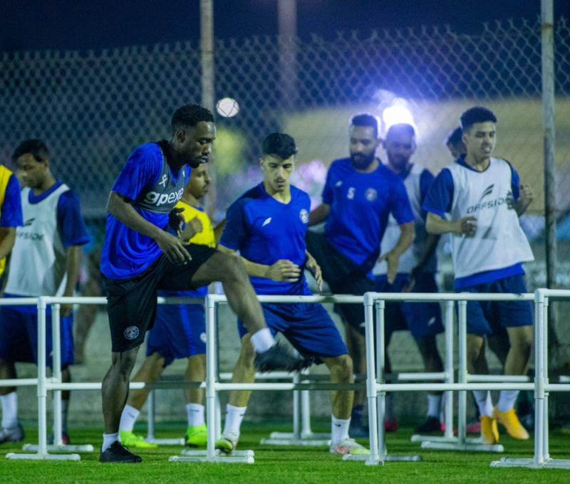 العدالة يكافئ لاعبيه