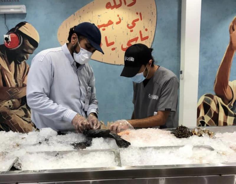 إنذار 13 محل أسماك في ذهبان وثول