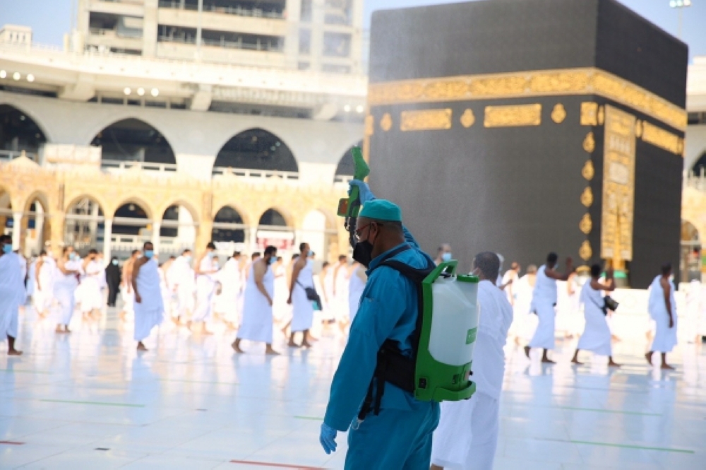 تعقيم المسجد الحرام بحوالي 4500 لتر يومياً