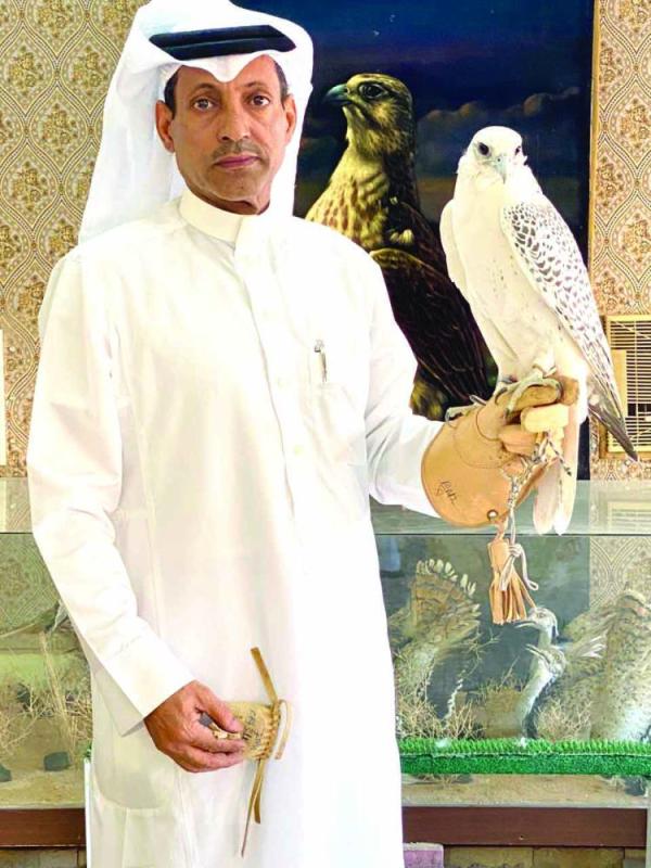 حفر الباطن مقصد هواة الصقور محليا وخليجيا