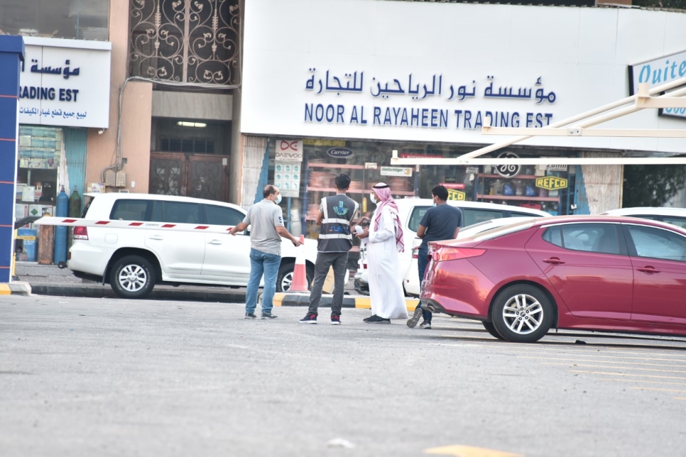 «مواقف الخبر».. خدمات متواضعة وتواصل مفقود