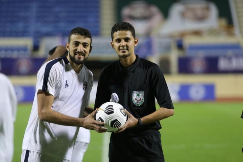 العدالة ينفرد بصدارة الأولى
