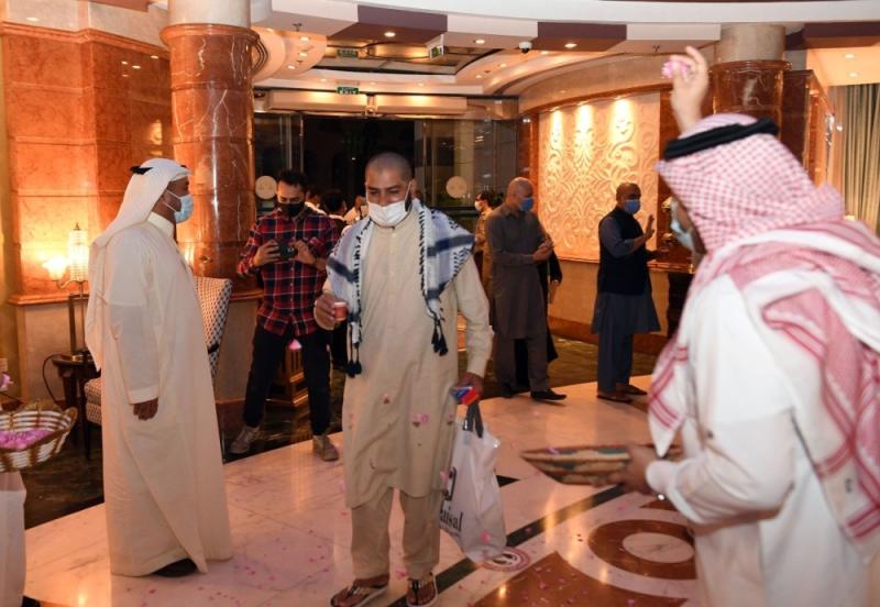 الدفعة الأولى من معتمري الخارج تصل المدينة 