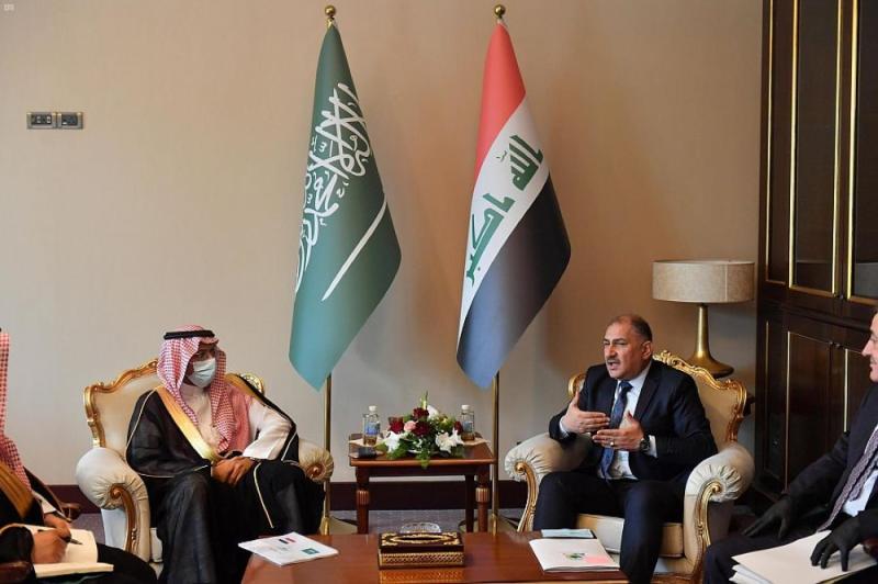 وزير الصناعة يبحث مع نظيره العراقي مجالات التعاون 