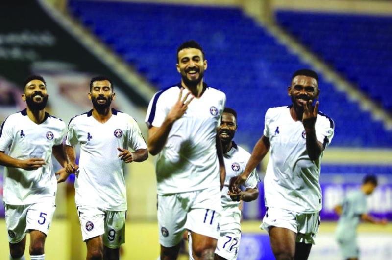 العدالة يتصدر بثلاثية في الطائي