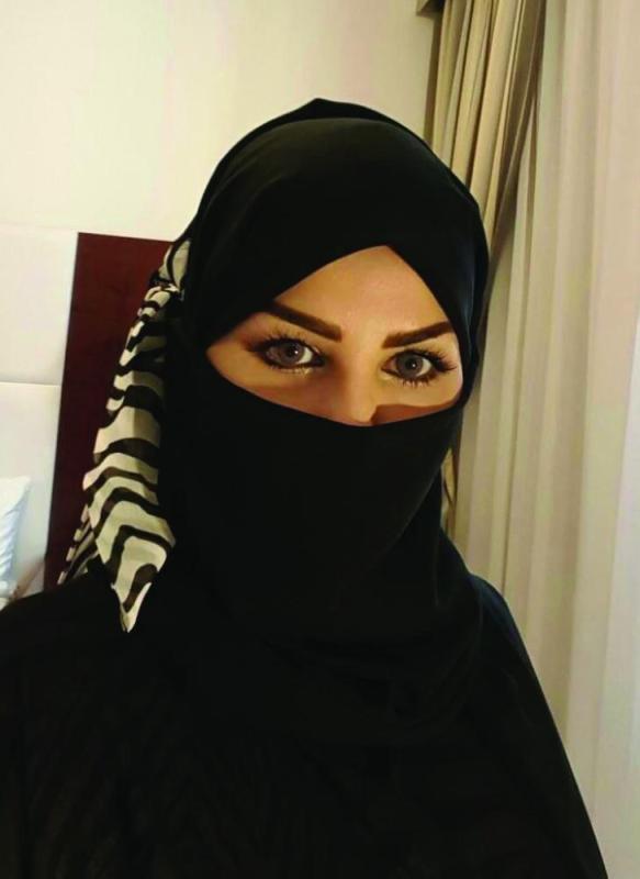 تشكيلية: انتمائي للجنوب جعلني «صديقة الجمال»