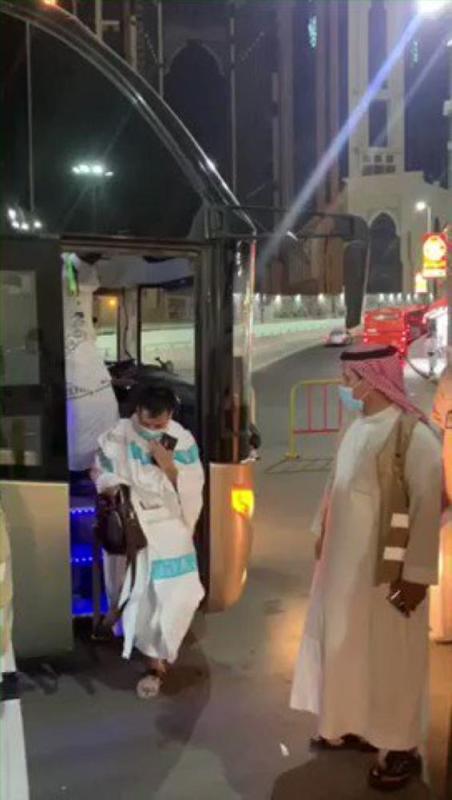 الفوج الثالث من معتمري الخارج يصل الحرم المكي