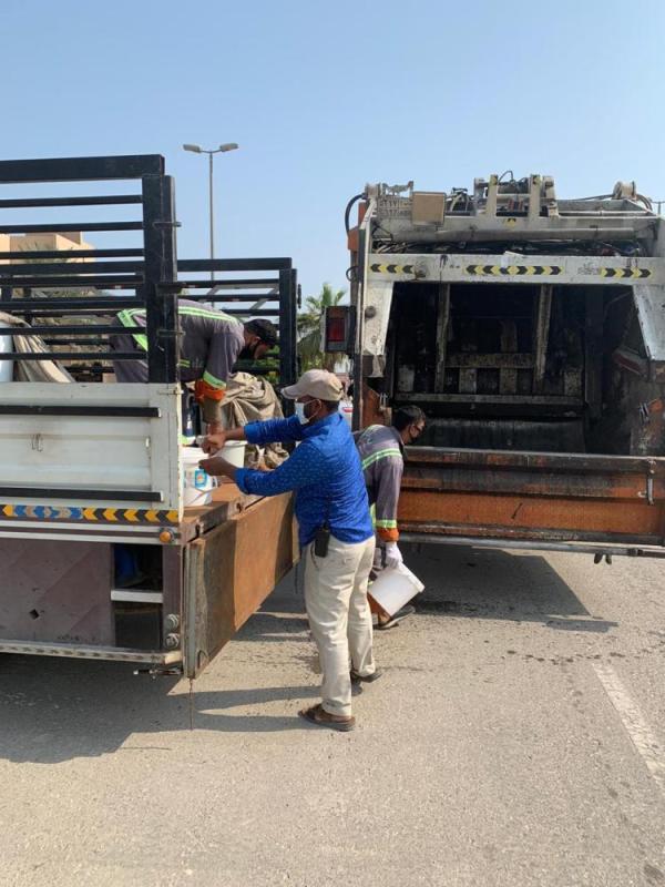 بالصور .. ضبط وإتلاف 357 كلجم مخللات غير صالحه بالدمام