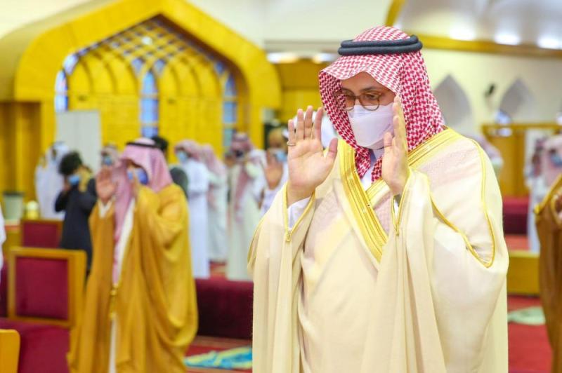 نائب أمير الشرقية يؤدي صلاة الاستسقاء