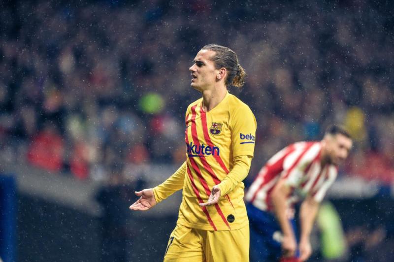 مواجهة برشلونة وأتلتيكو مدريد تعمق جراح جريزمان