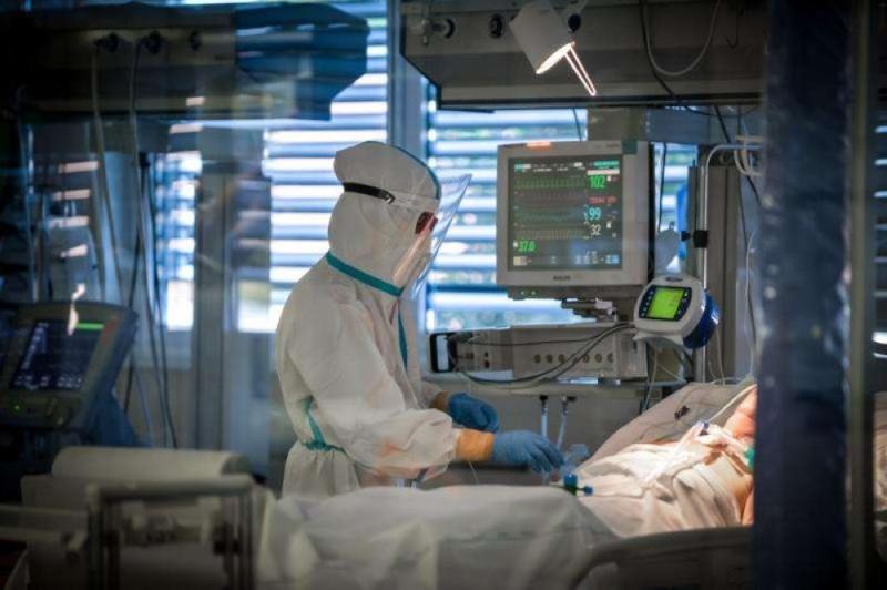 إصابات كورونا في فرنسا تواصل الانخفاض