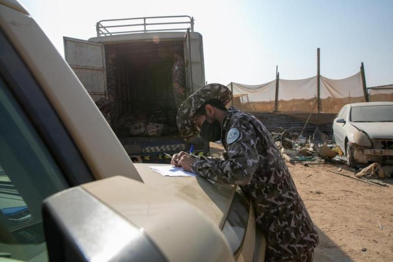 ضبط 30 طن من الحطب المحلي المعدّ للبيع في الرياض