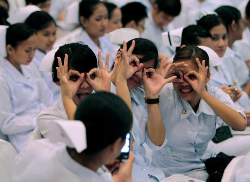 الفلبين تلغي حظر سفر العاملين في المجال الطبي للخارج