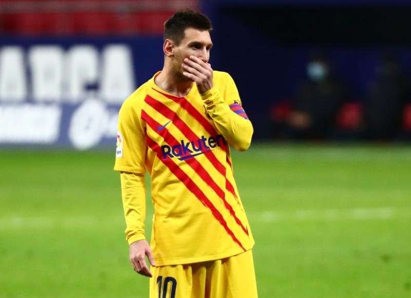 ميسي.. 800 مباراة بقميص برشلونة و677 هدفا