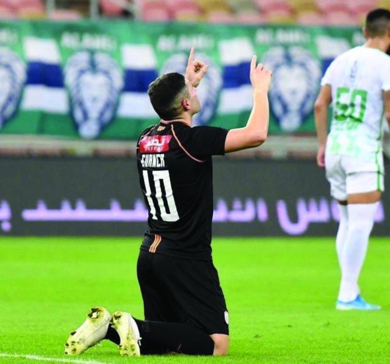 6 مباريات تمنح الأهلي الأفضلية على الشباب