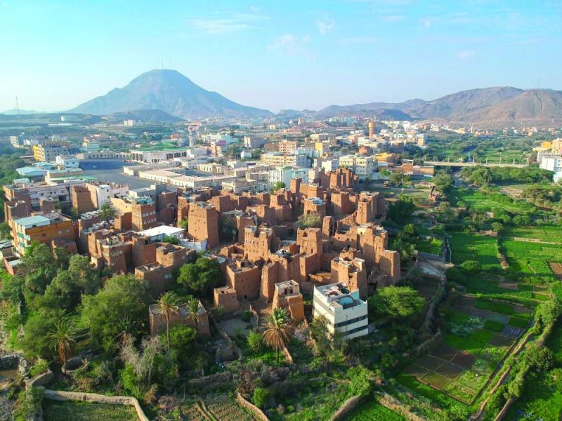 «القرى الأثرية».. كنز الأجداد بظهران الجنوب