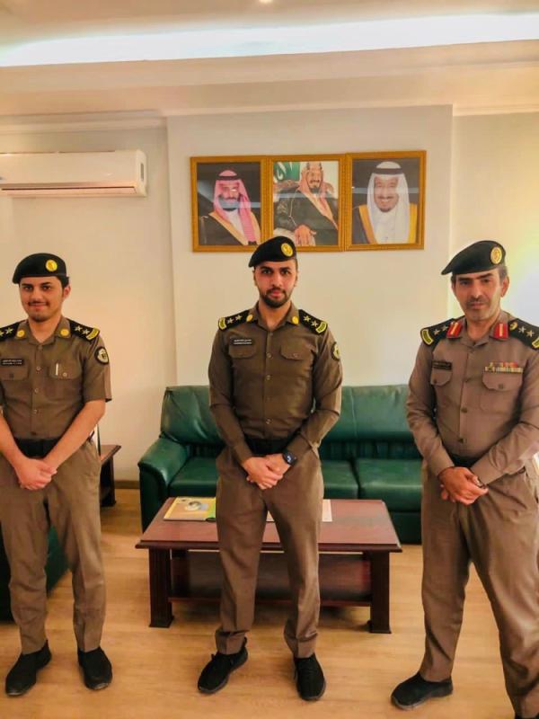 العقيد المهنا يقلد الحمود رتبة «ملازم أول»