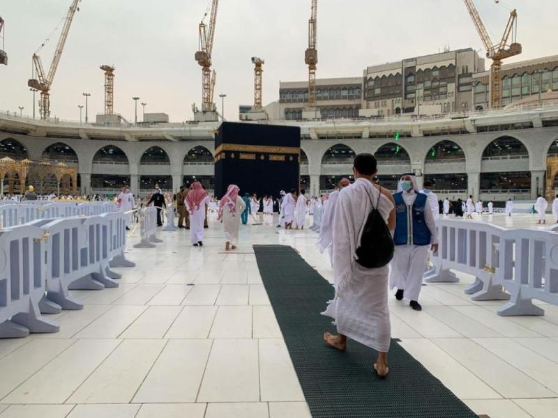 جهود مكثفة بالحرمين لإزالة آثار الأمطار
