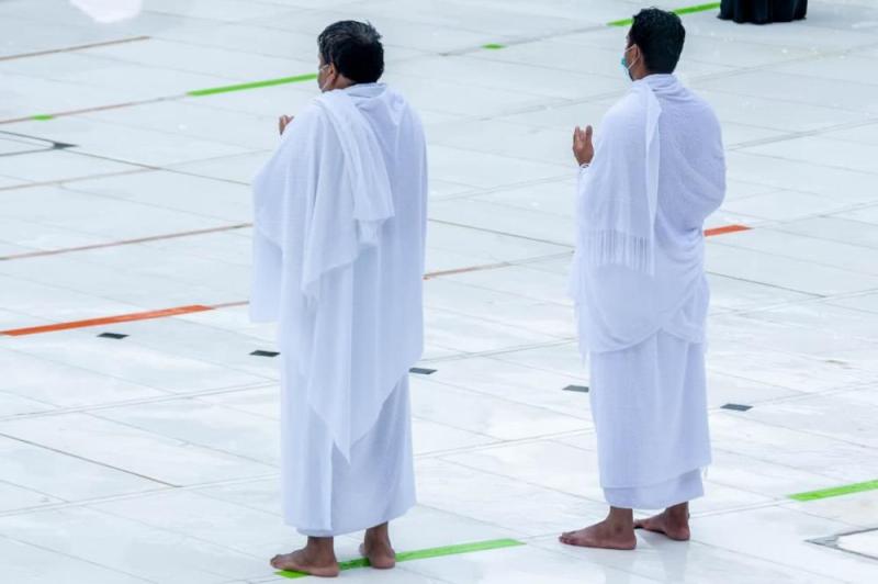 ماكينات شفط لمواجهة الحالة المطرية في الحرم المكي