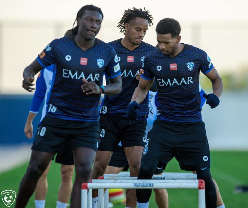 معسكر مغلق للهلال والنصر