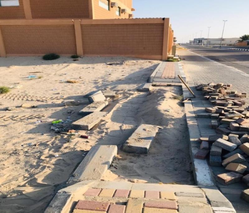 صيانة وتعقيم الأرصفة بعين دار