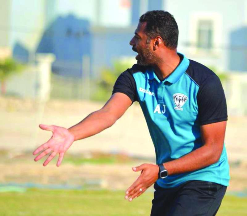 النجوم يقيل مدربه والبديل الجنوبي