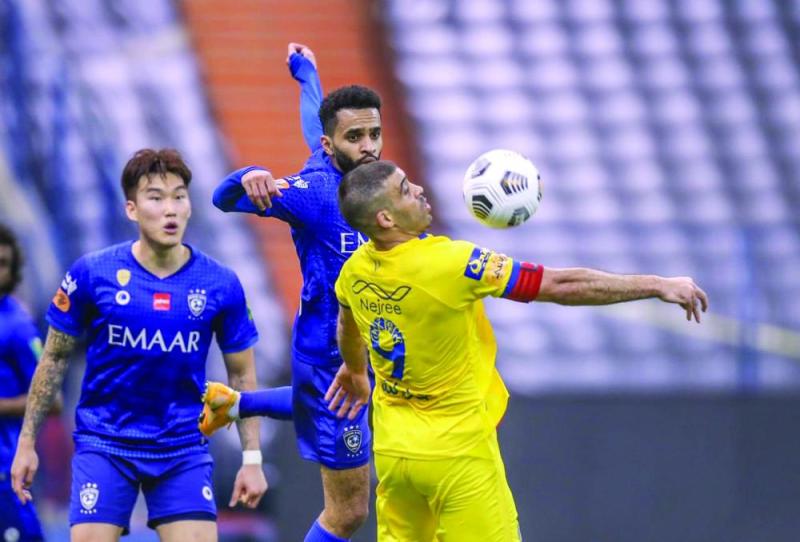 كل القصة..هلال ذهب ومنصة..!