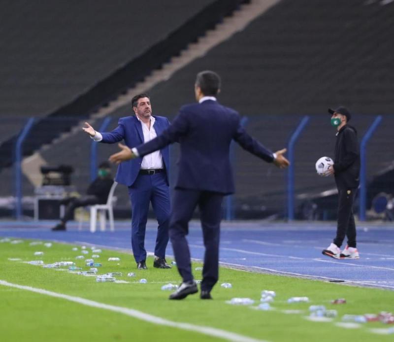 الهريفي يفتح النار على فيتوريا
