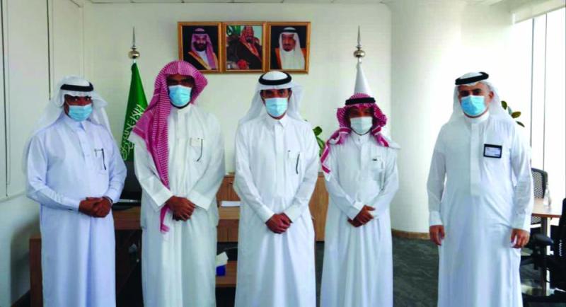 مناقشة تحسين الخدمات الطبية بالعيون