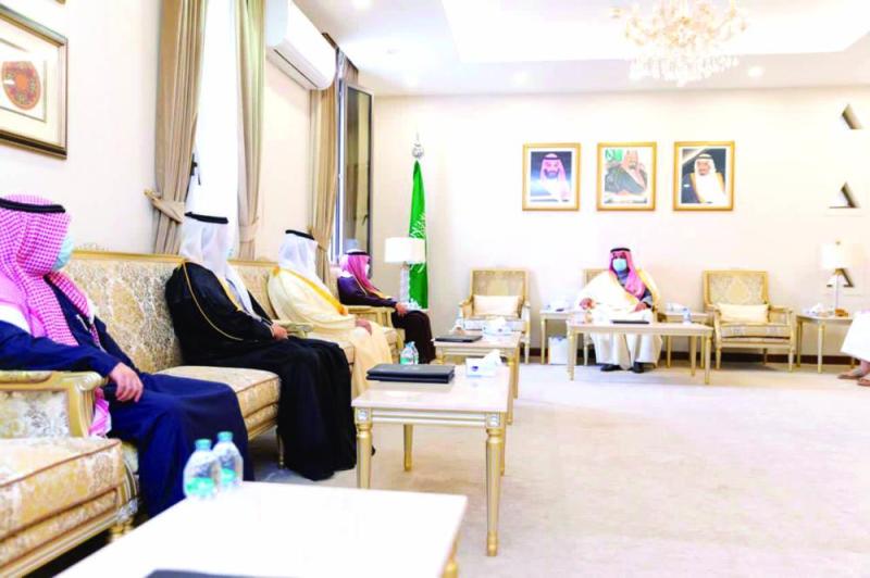 محافظ حفر الباطن يتابع مستجدات مشاريع المياه