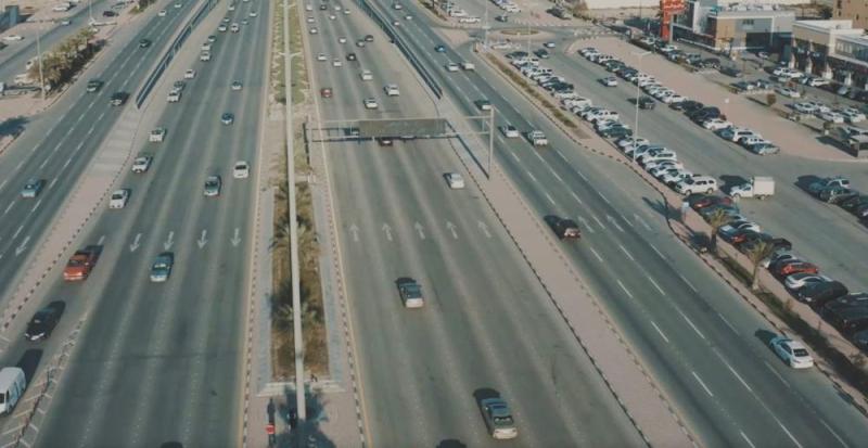 تركيب 60 لوحة مرورية إلكترونية بالدمام