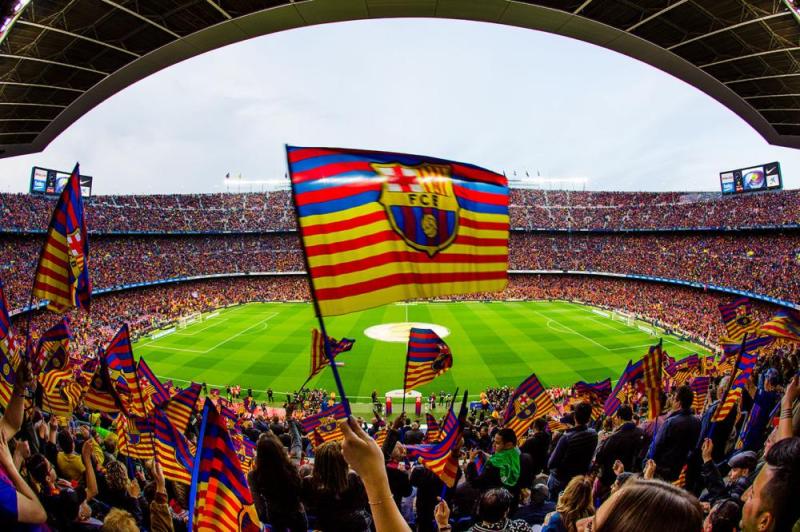 الوضع مقلق.. برشلونة يؤجل دفع أجور لاعبيه
